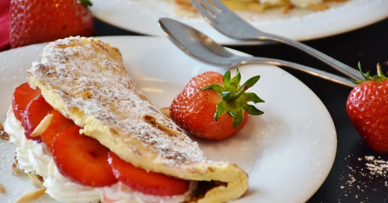 Faut-il vraiment cuire une omelette sans la retourner ?