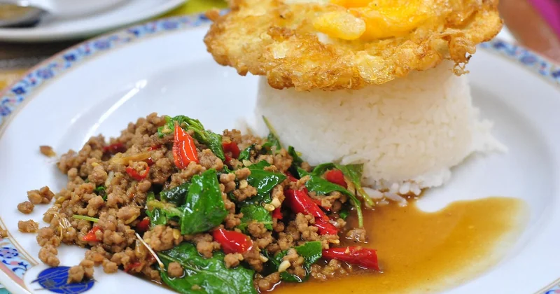 Riz sauté légumes thaï ou japonais : choisir son camp